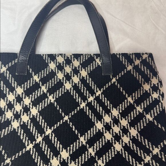 Burberry Houndstooth Black And Off White Wool/Leather Bag. - Picture 3 of 15